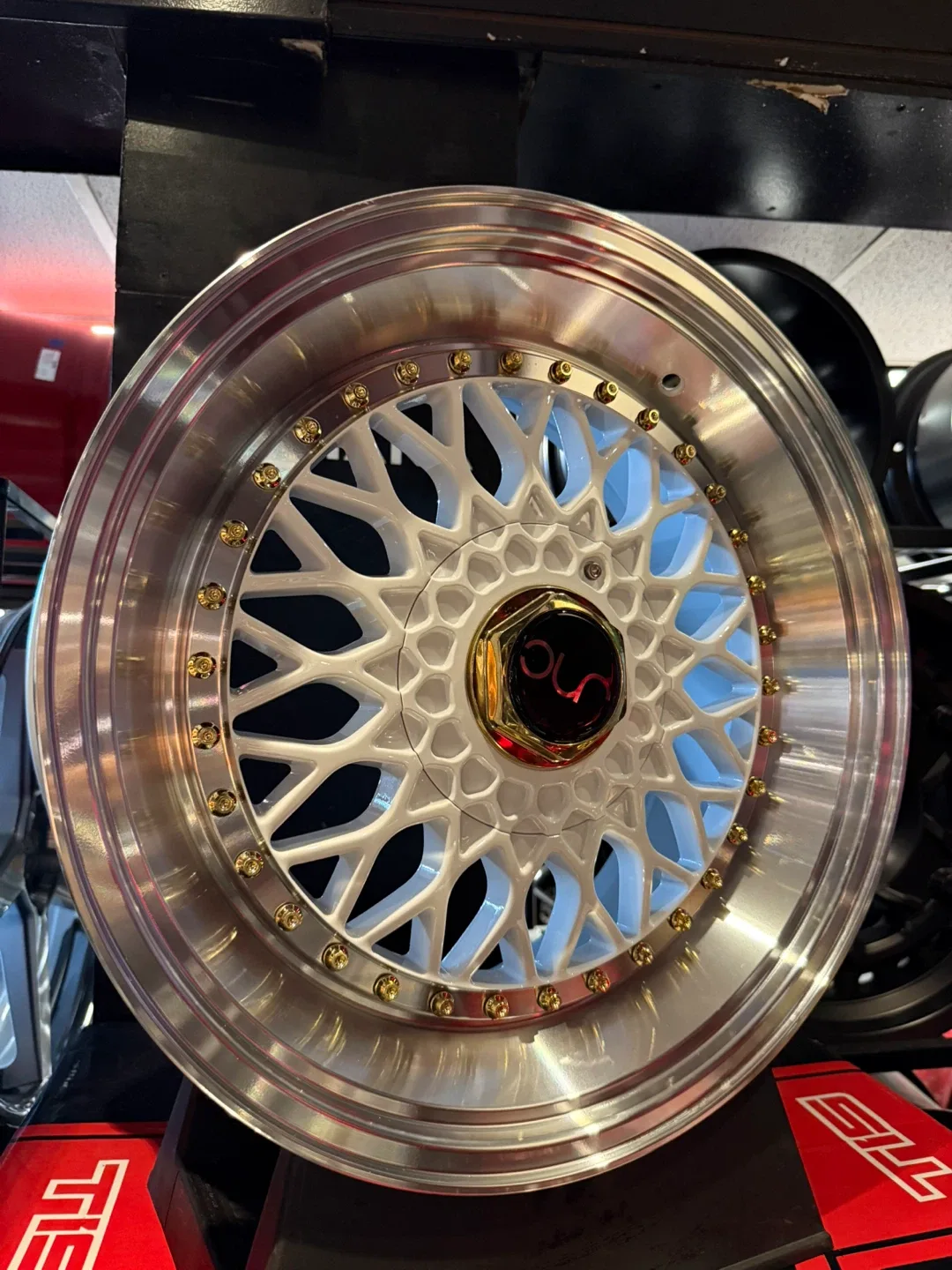 JNC white line with pin gold image indicator(3)