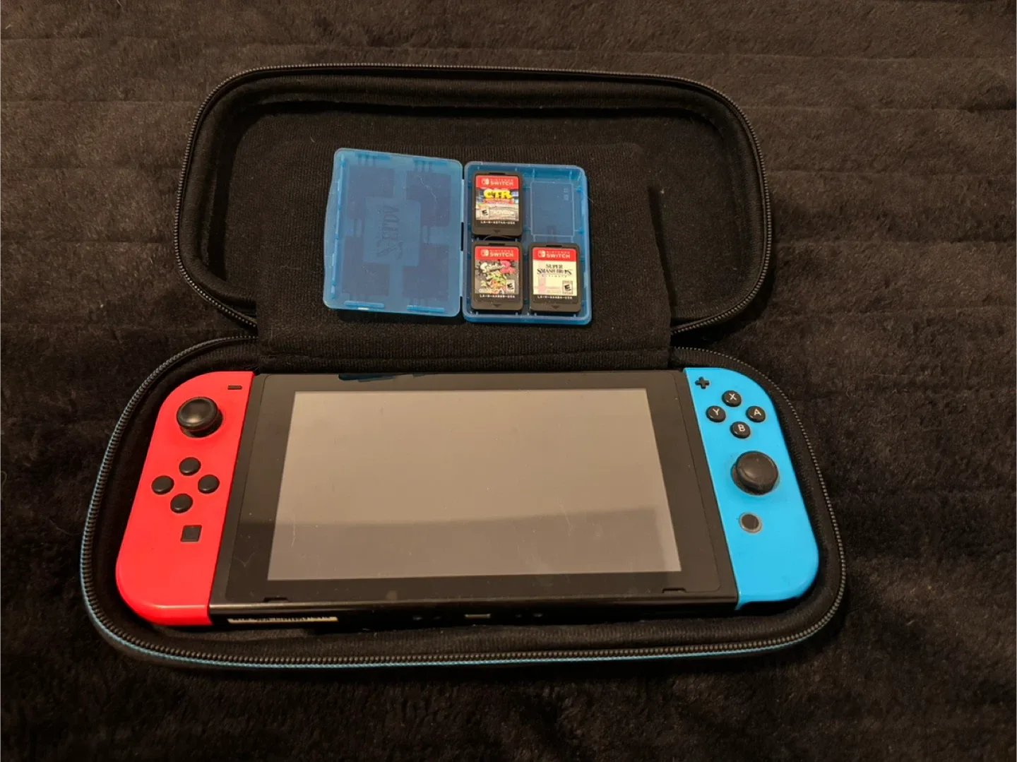 Nintendo Switch with Zelda Case image indicator(2)
