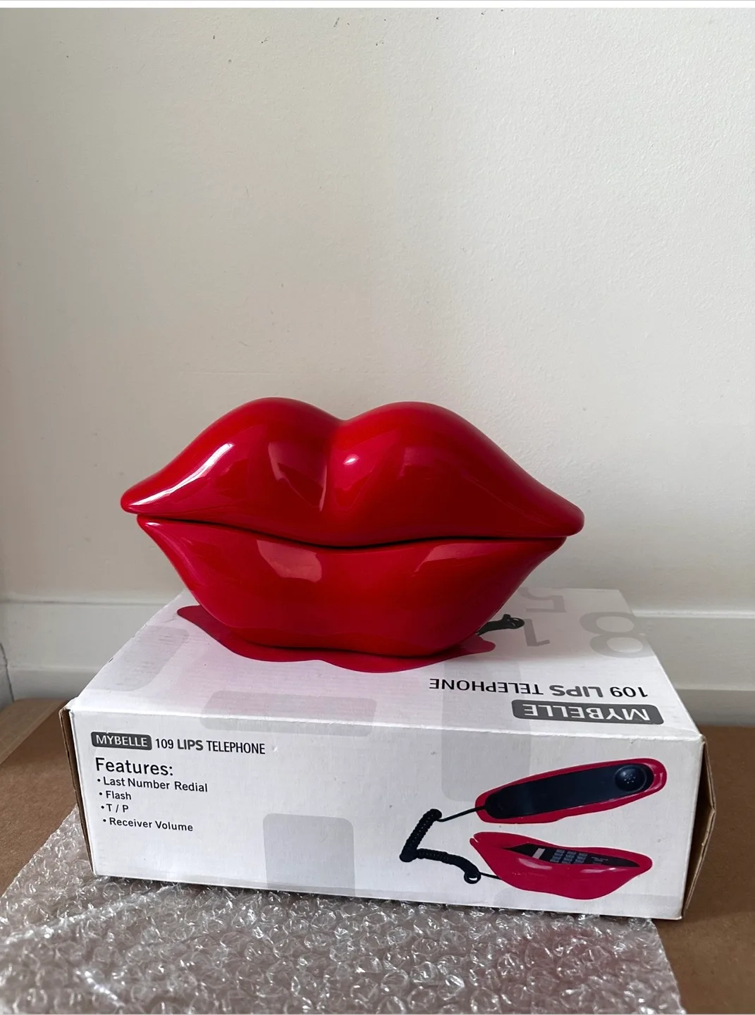 Urban outfitters MYBELLE 109 Lips Telephone - Retro Red thumbnail