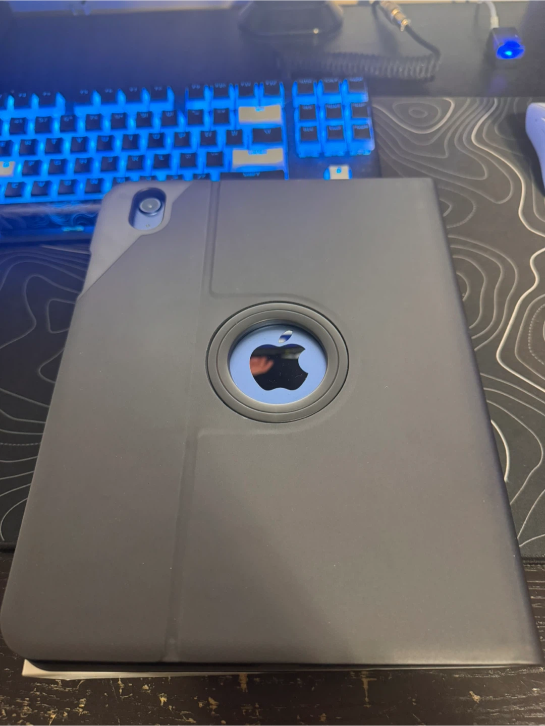 iPad 10th generation w/Case - photo 2