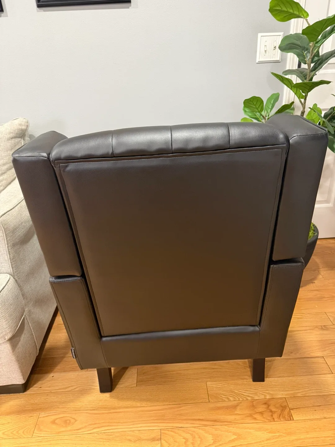 Black Leather Wingback Armchair image indicator(5)