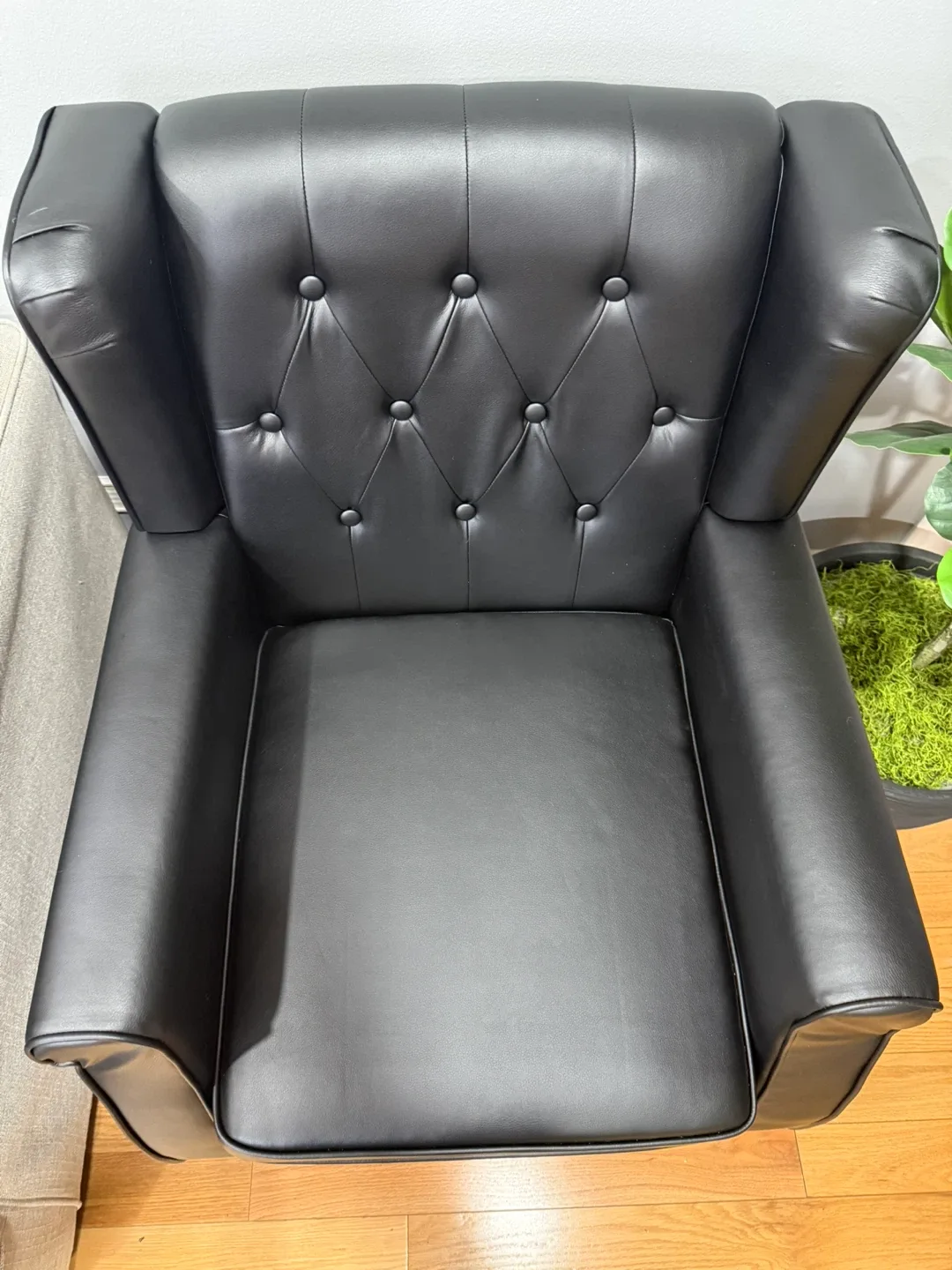 Black Leather Wingback Armchair image indicator(4)