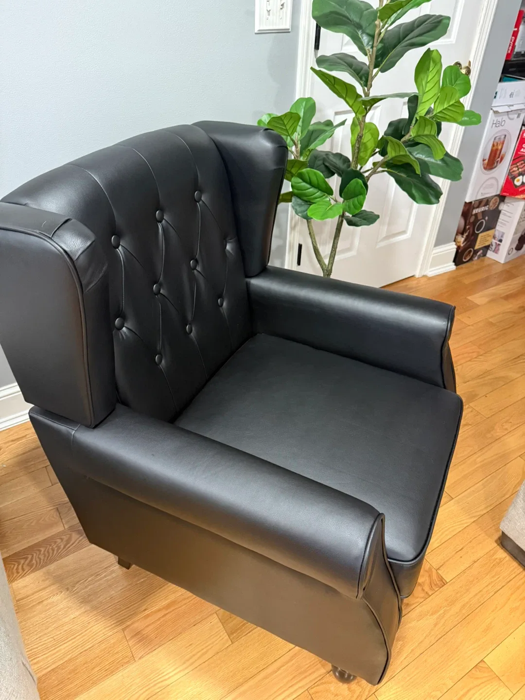 Black Leather Wingback Armchair image indicator(2)