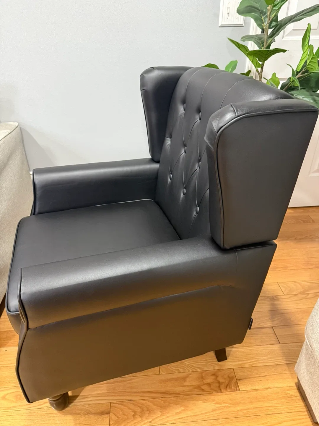 Black Leather Wingback Armchair image indicator(3)