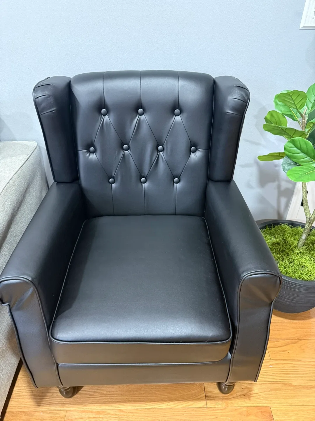 Black Leather Wingback Armchair image indicator(6)