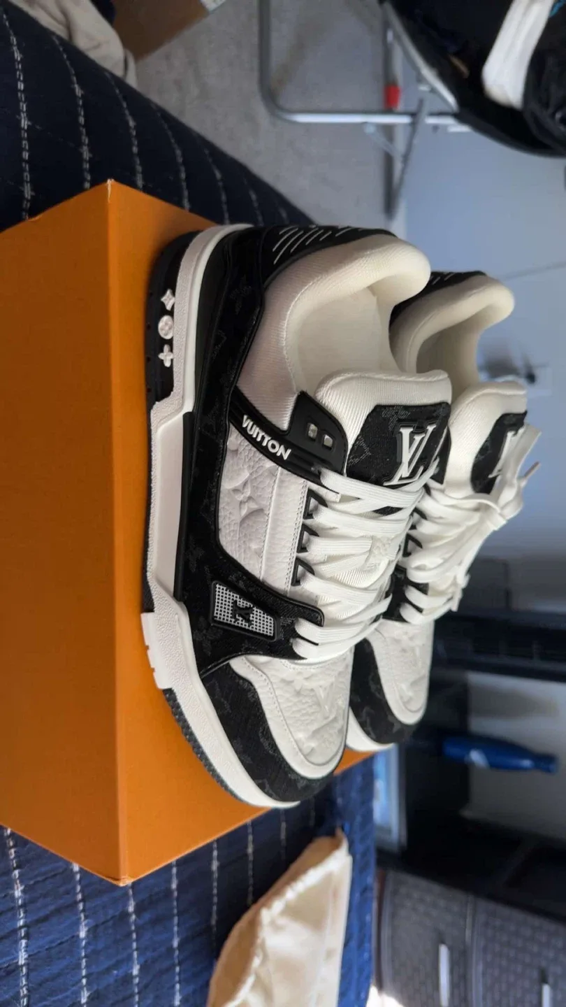 Louis Vuitton Trainer Sneaker image indicator(2)