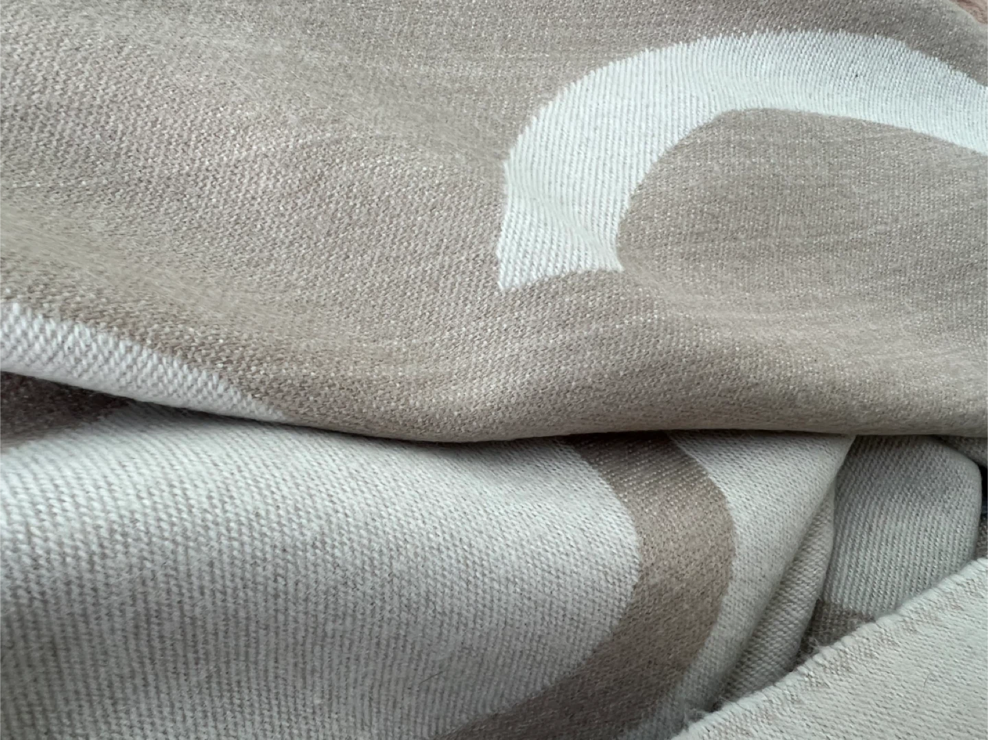Calvin Klein Beige & White Scarf - photo 5