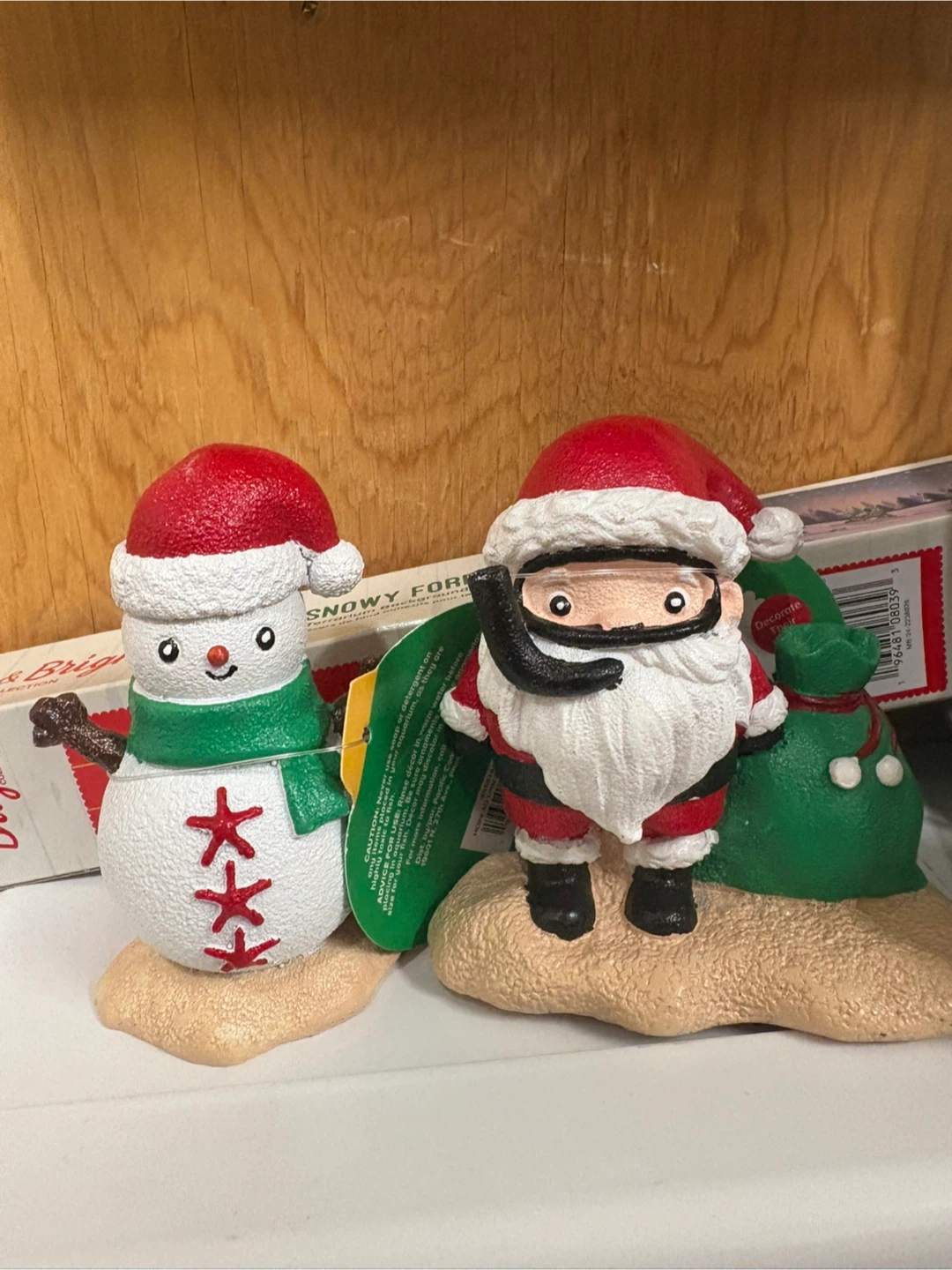 Merry & Bright Aquarium Decor.
