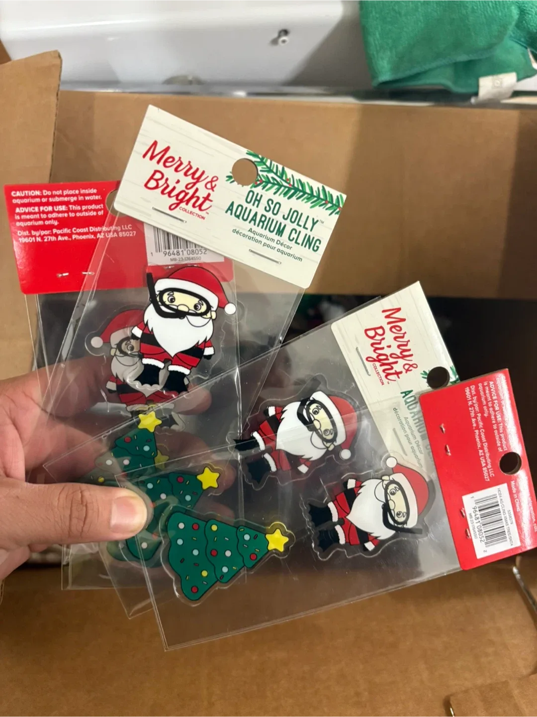 Merry & Bright Aquarium Decor. image indicator(3)