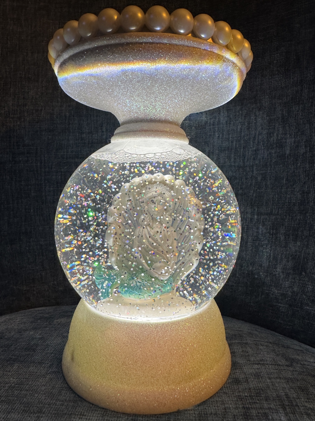 Glittery Snow Globe with Pearl Details