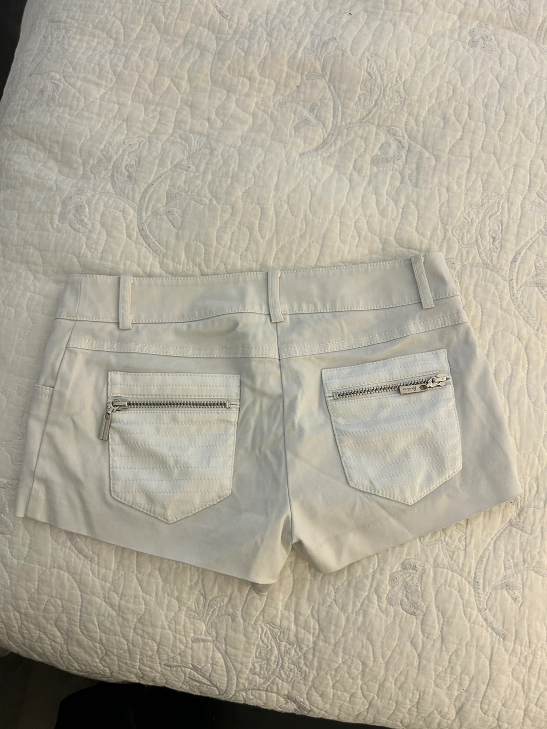Guess by Marciano White Shorts - Size 0 - photo 3