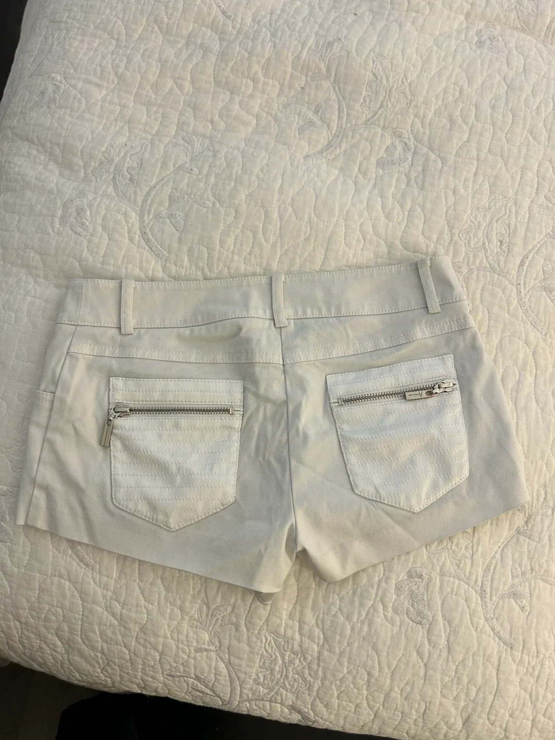 Guess by Marciano White Shorts - Size 0 image indicator(3)