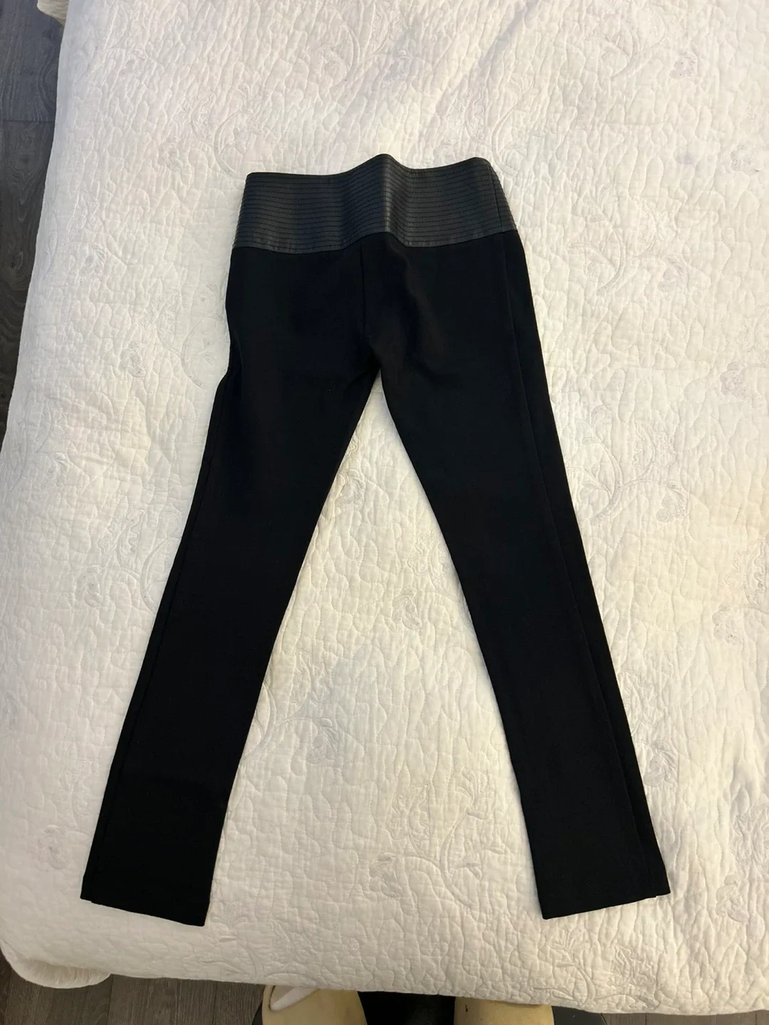 New GUESS by Marciano Black Pants Size 0 image indicator(2)