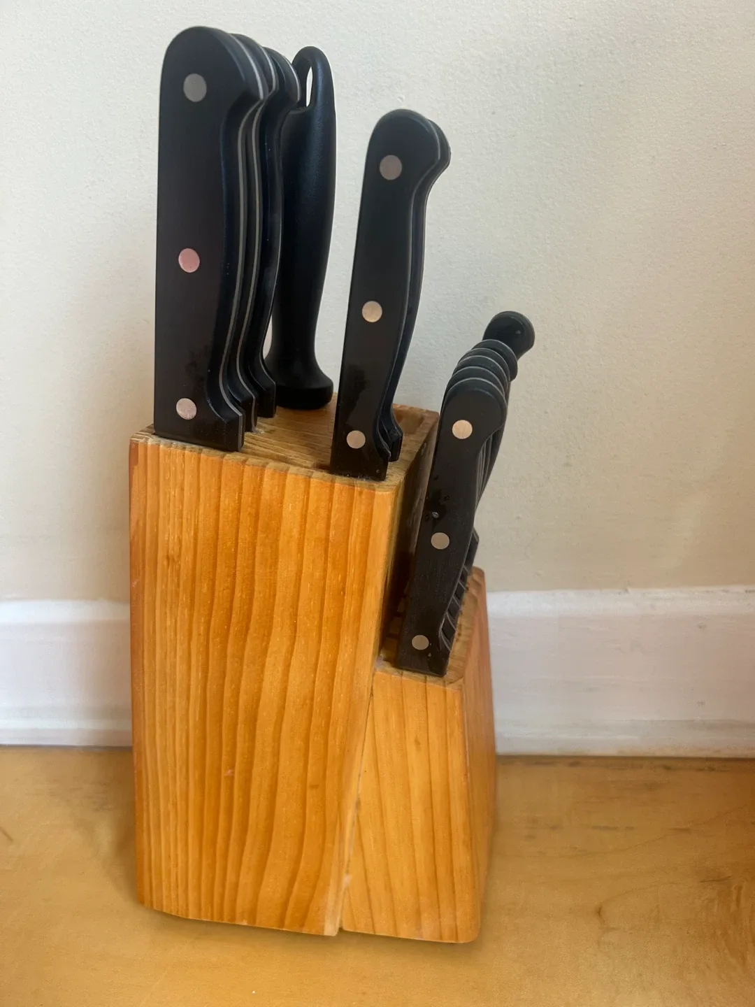 Knife Set with Wooden Block image indicator(2)