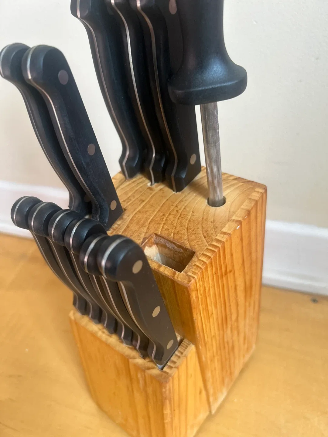Knife Set with Wooden Block image indicator(5)
