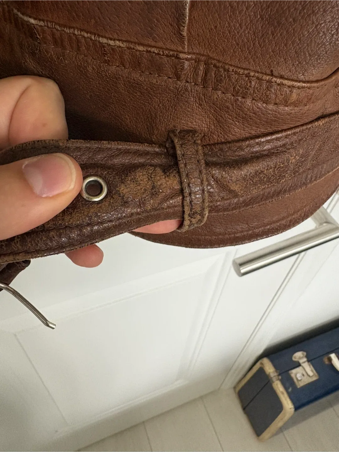 Vintage Brown Leather Jacket - Size L image indicator(6)