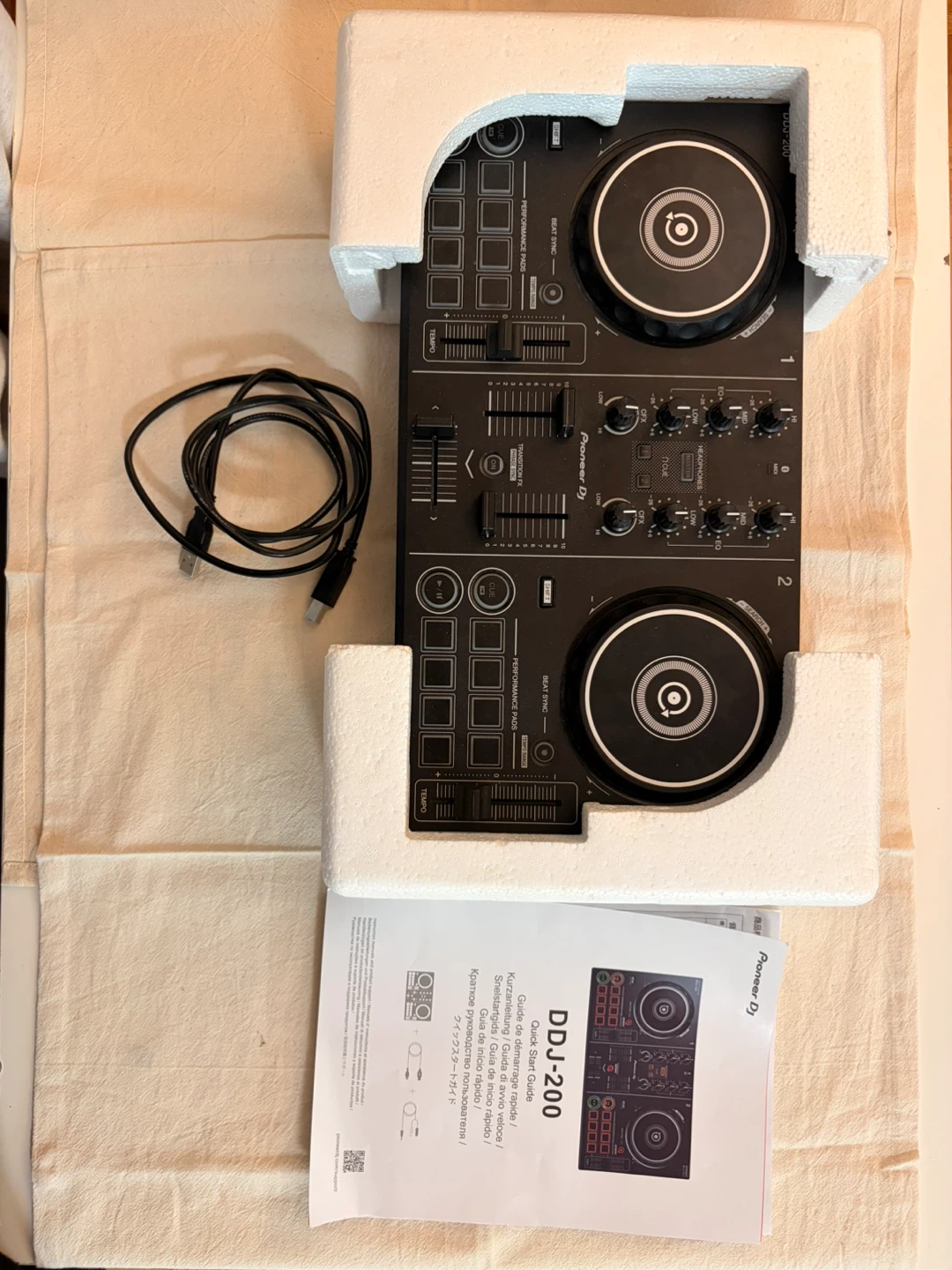 Pioneer DJ DDJ-200 Smart DJ Controller - Like New! - photo 3