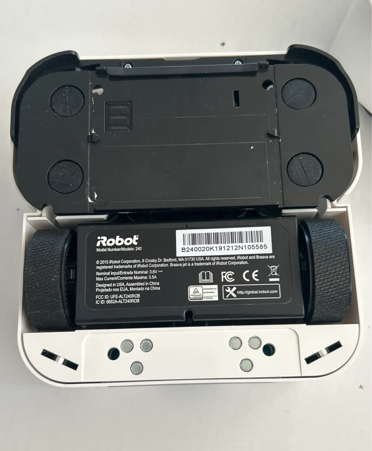 iRobot Braava Jet 240 Mopping Robot - Like New! image indicator(3)