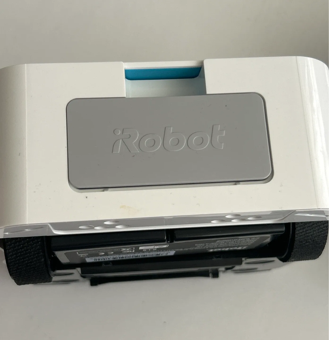 iRobot Braava Jet 240 Mopping Robot - Like New! image indicator(4)