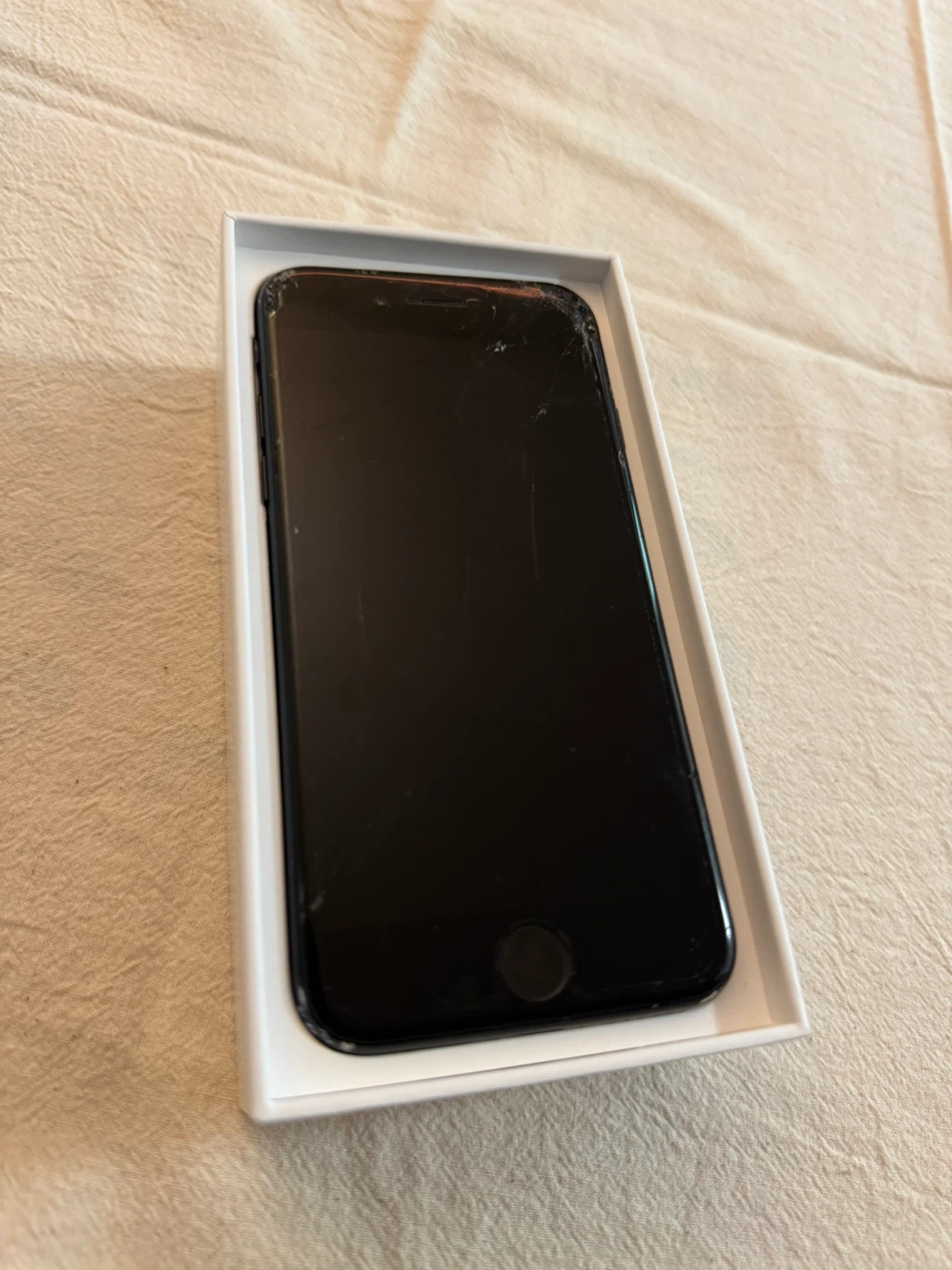 Used Apple iPhone SE - Black - photo 4
