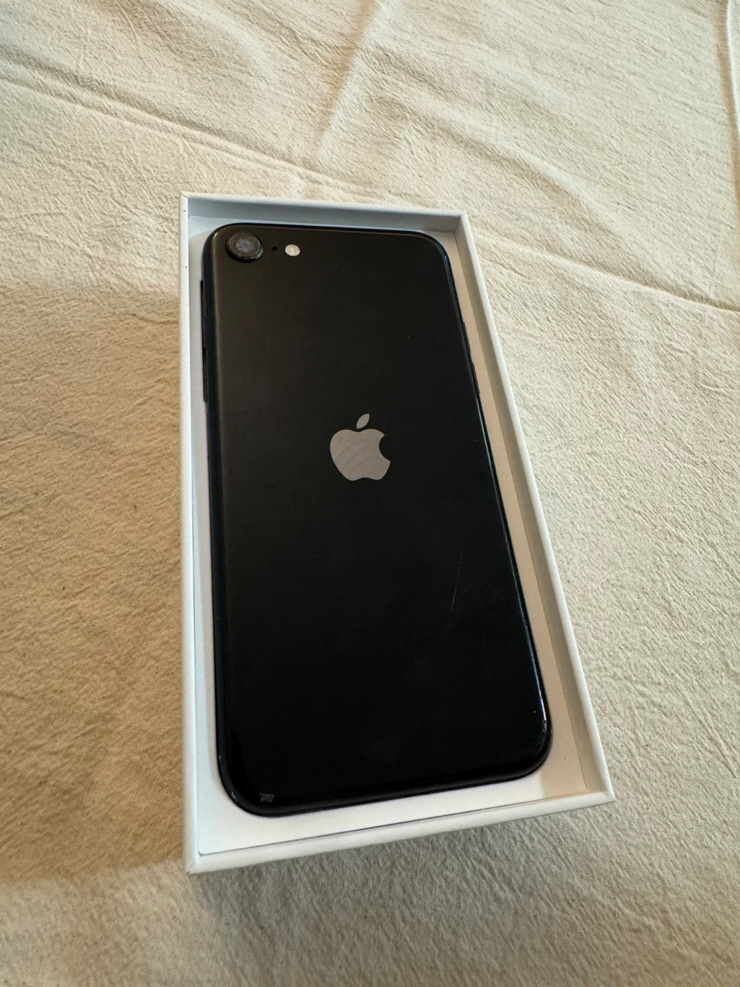 Used Apple iPhone SE - Black - photo 3