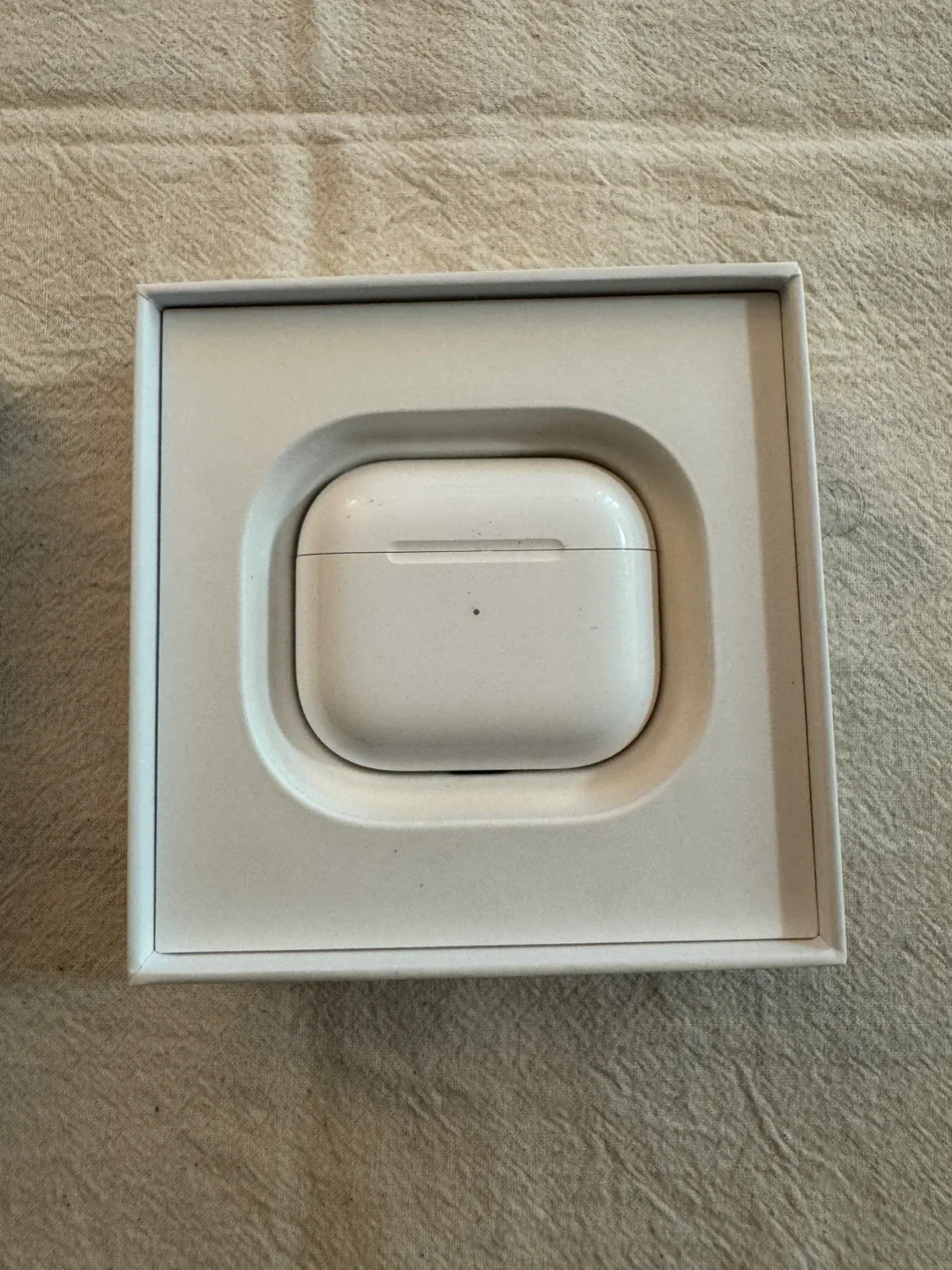 Apple AirPods Pro (3rd generation) image indicator(2)