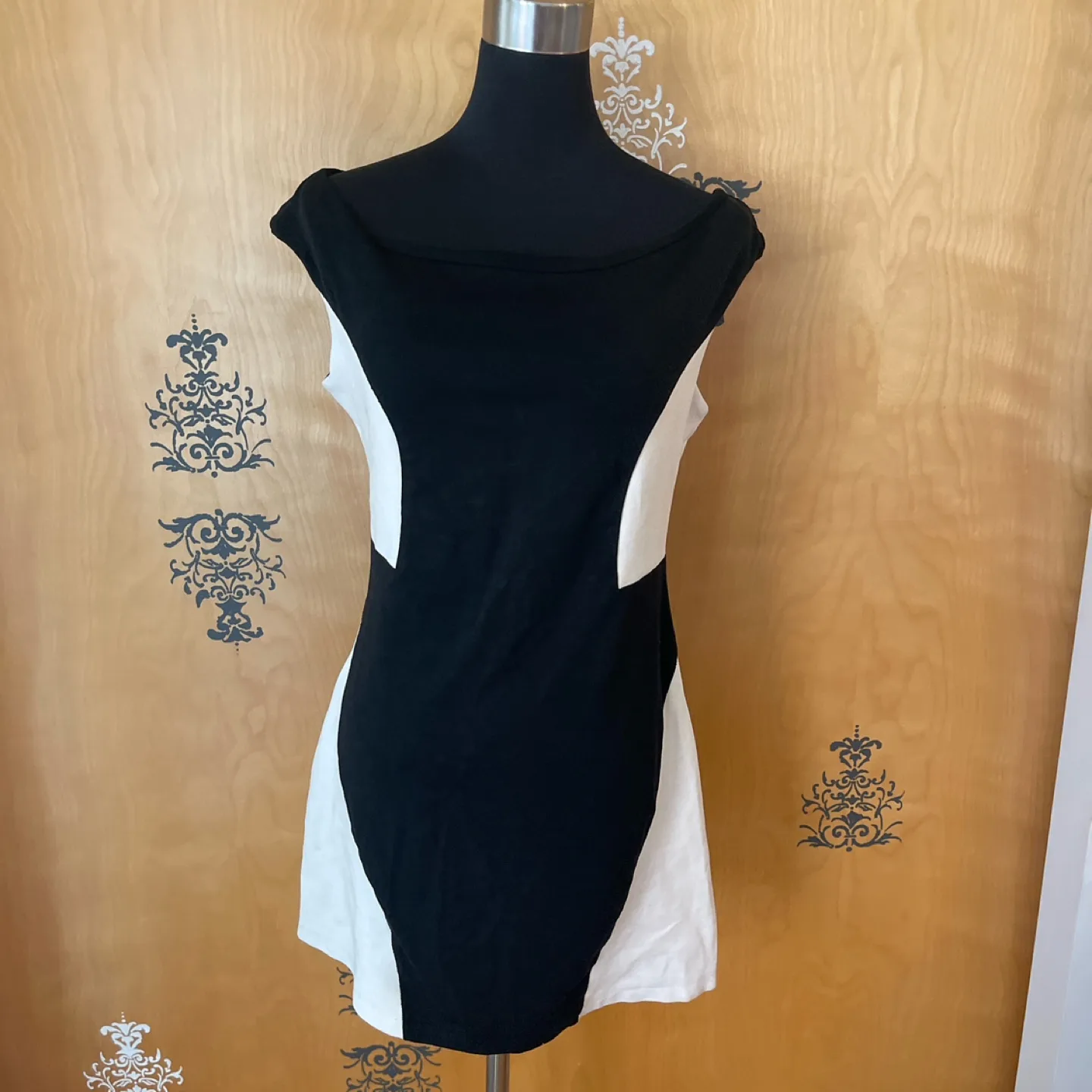 Vintage 2000s Y2K Black & White Bodycon Dress image indicator(10)