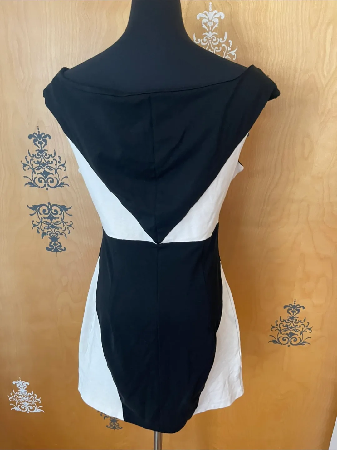 Vintage 2000s Y2K Black & White Bodycon Dress image indicator(8)