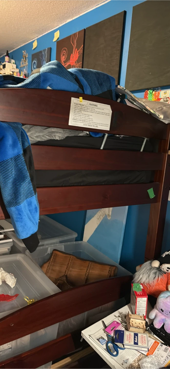 Twin Bunk Bed - Solid Wood Frame - photo 2
