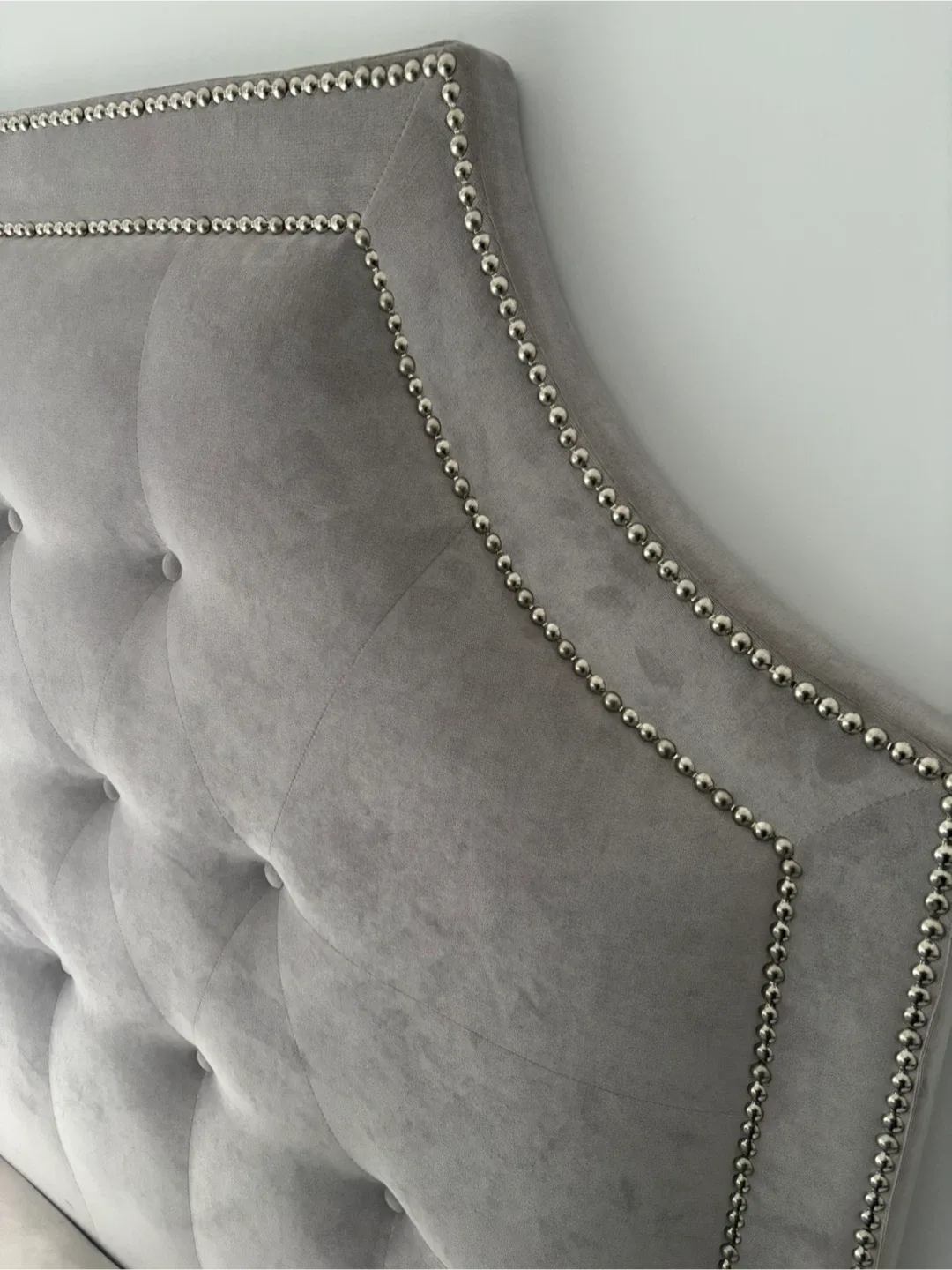 Grey Tufted Upholstered Headboard image indicator(2)