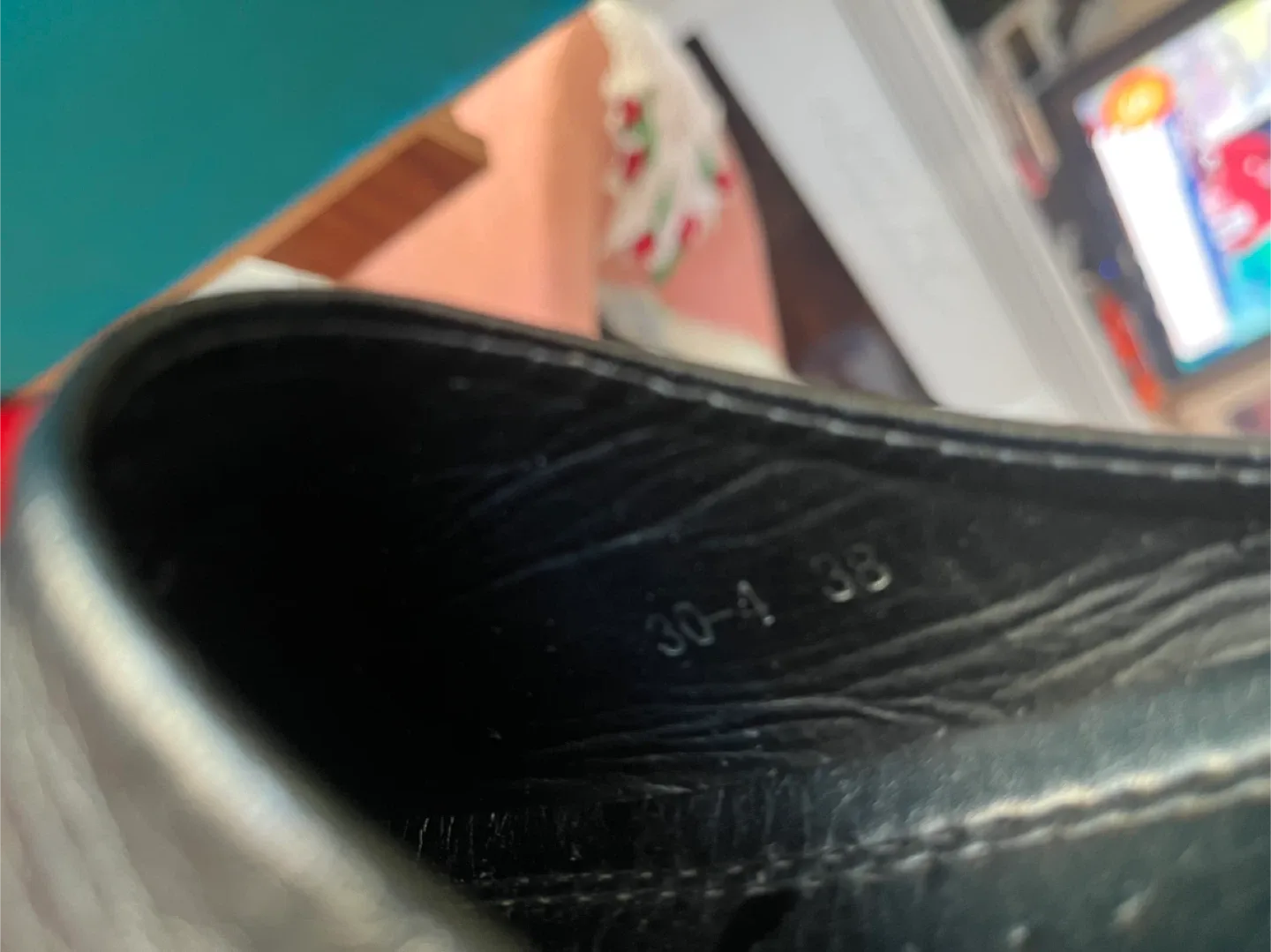 Black Leather Slippers (Mules) Size 38 (7.5-8) image indicator(2)