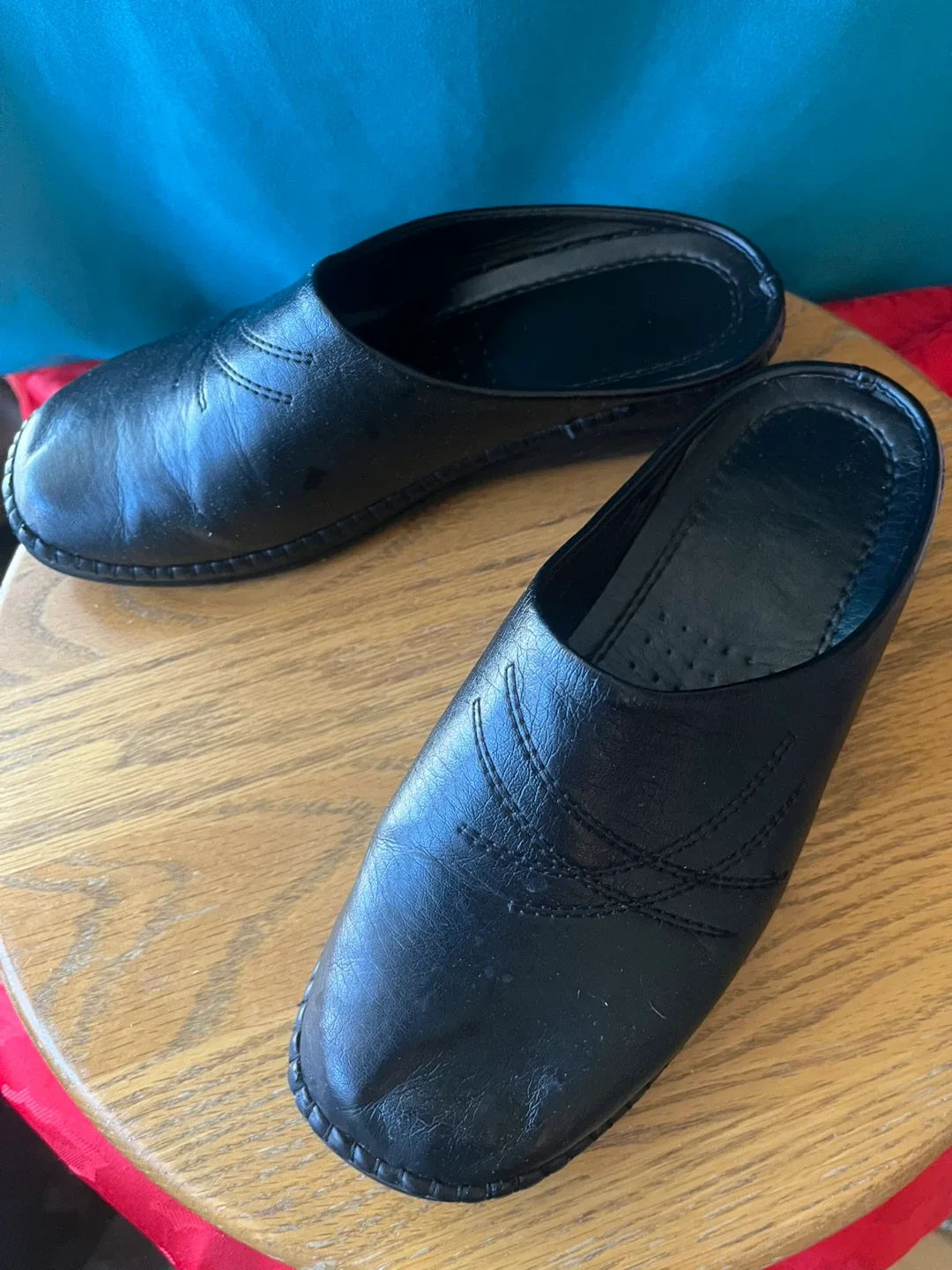 Black Leather Slippers (Mules) Size 38 (7.5-8) image indicator(4)