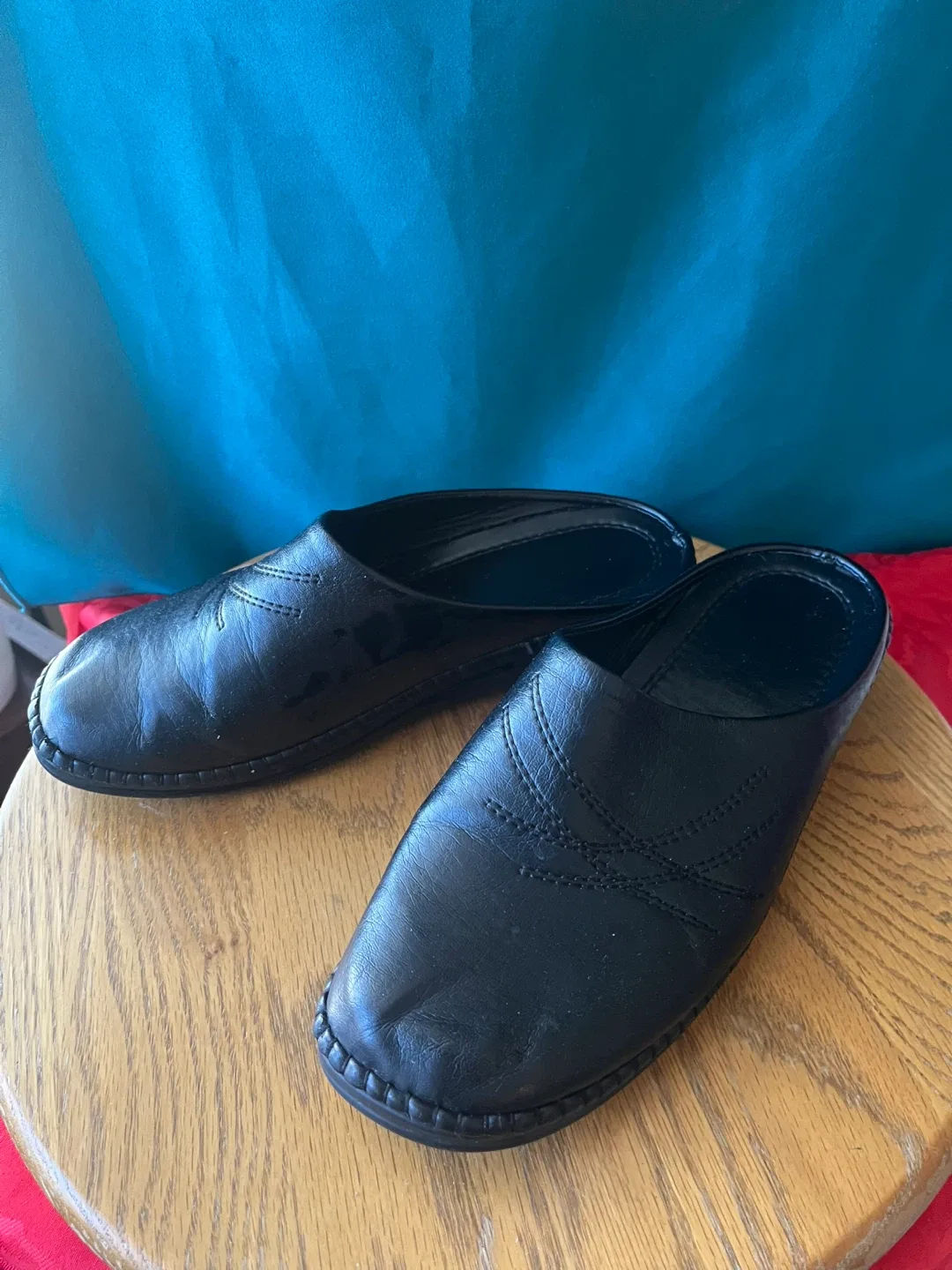 Black Leather Slippers (Mules) Size 38 (7.5-8) image indicator(6)