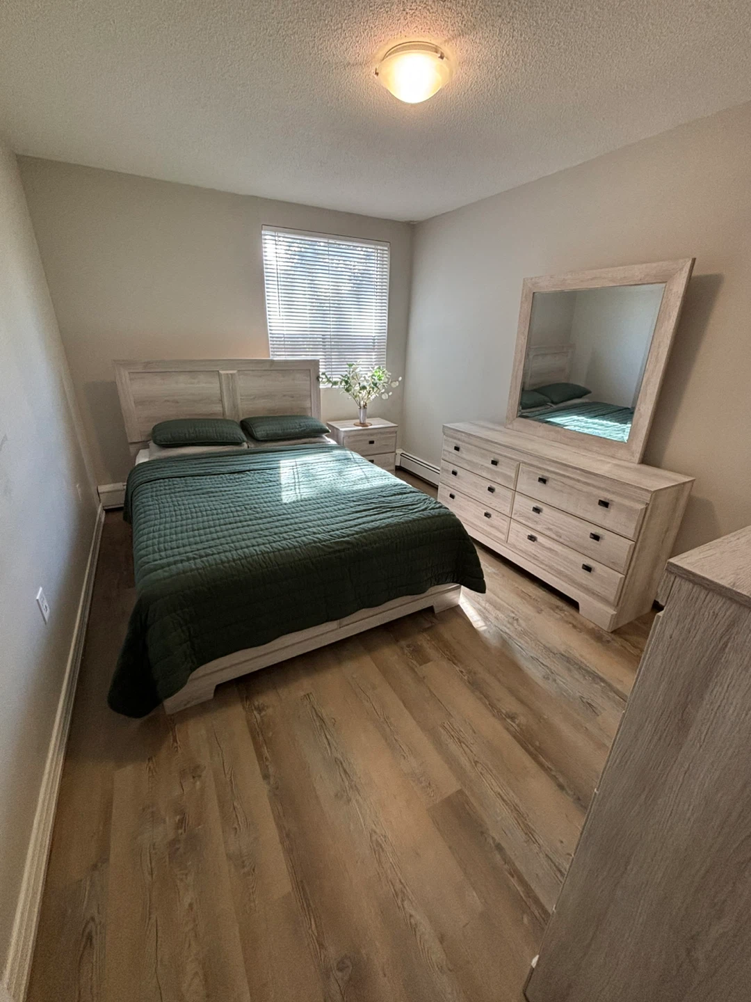 Bedroom Set - Bed, Dresser, Mirror, Nightstand