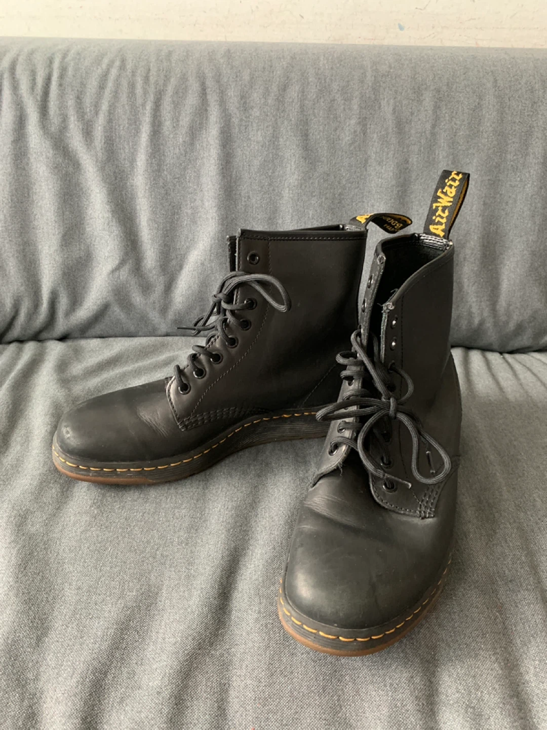 Dr. Martens Men’s Boots – Size 8 (Black leather)