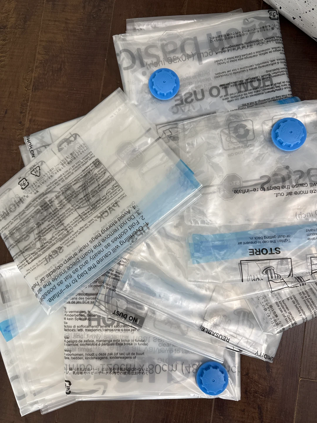 Moving out sale: 5 Vacuum Storage Bags different sizes