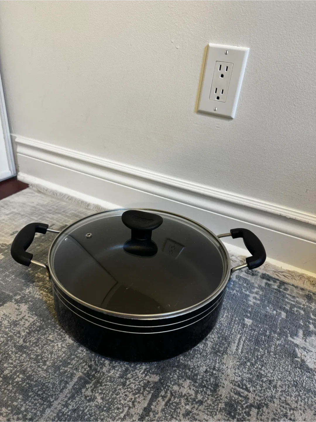 Black Stock pan with Lid image indicator(4)