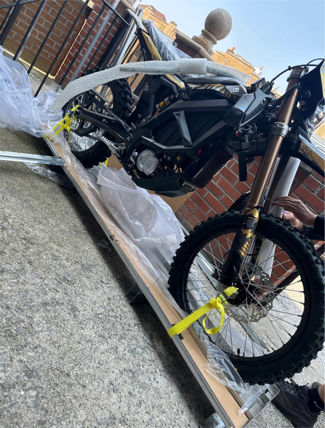 Surron 2025 BLACK ULTRA BEE 🐝 BRAND NEW