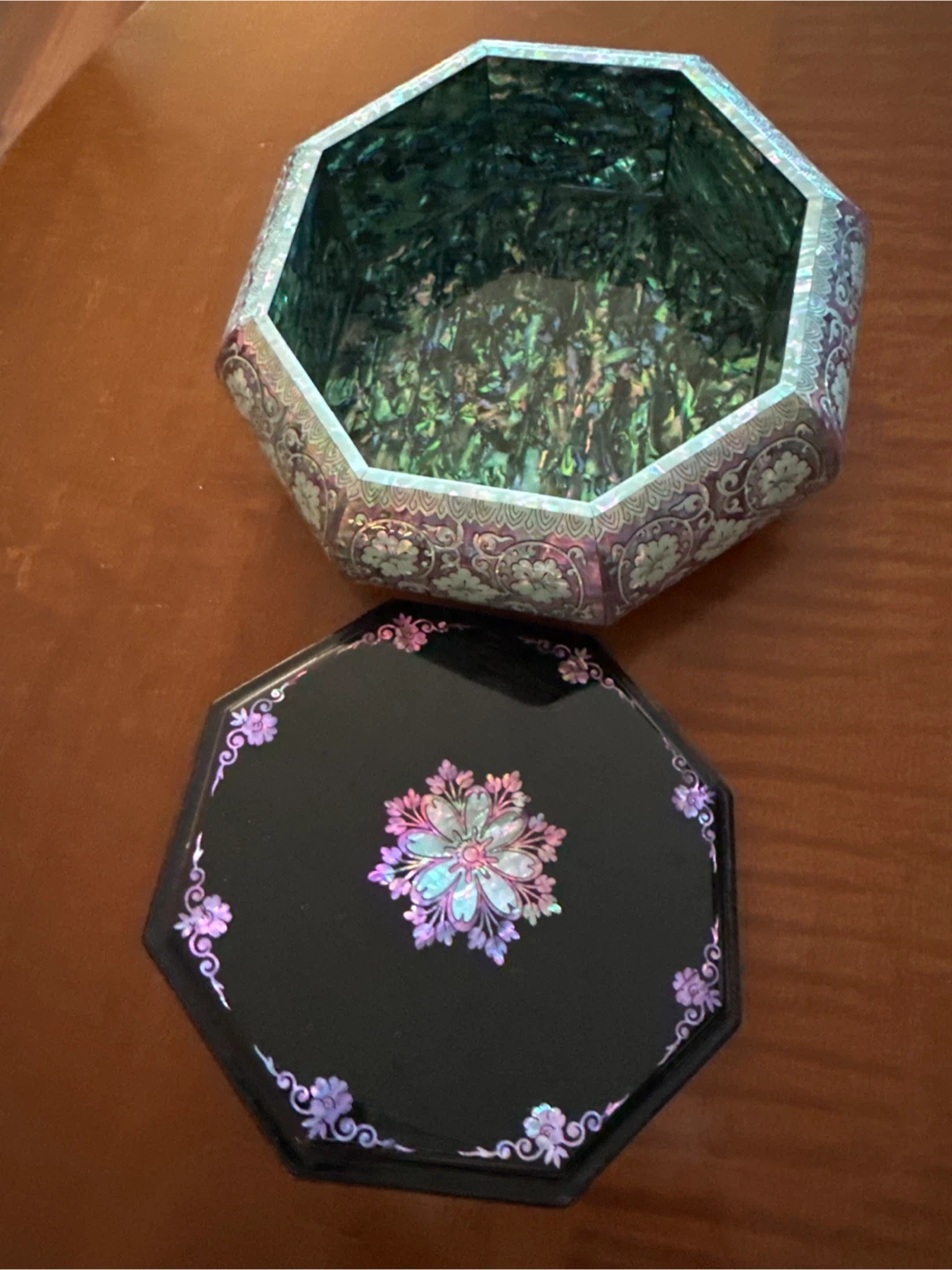 Korean Mother of Pearl Lacquerware Box - photo 2