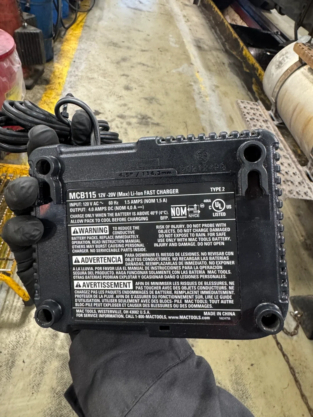 MAC TOOLS MCB115 12V-20V Li-Ion Fast Charger image indicator(2)