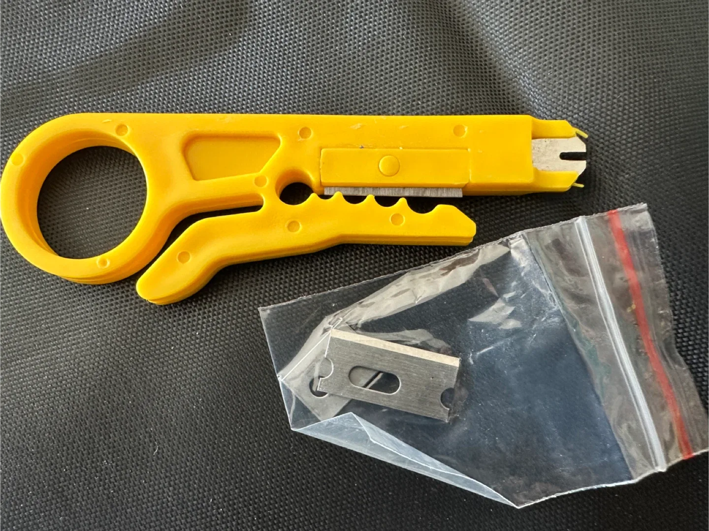 Network Cable Tester Kit with Crimper & Connectors image indicator(3)