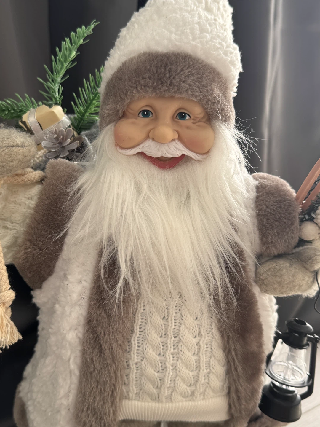 Northlight 18" Standing Santa Christmas Figure - photo 2