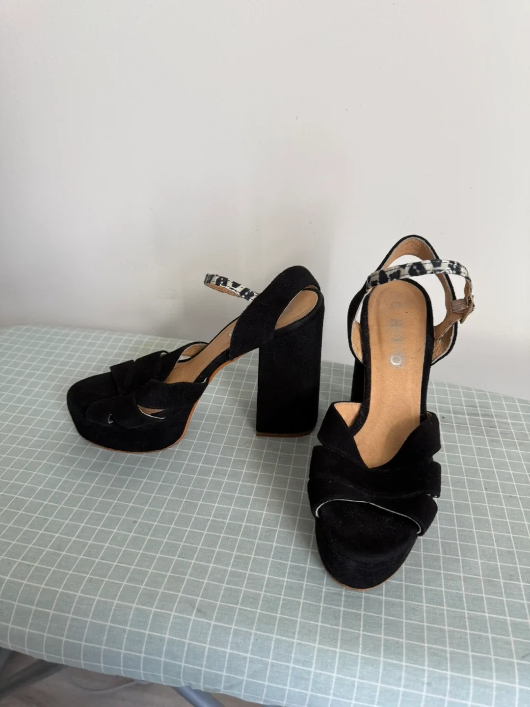 Black Platform Heels - Size 7 image indicator(2)