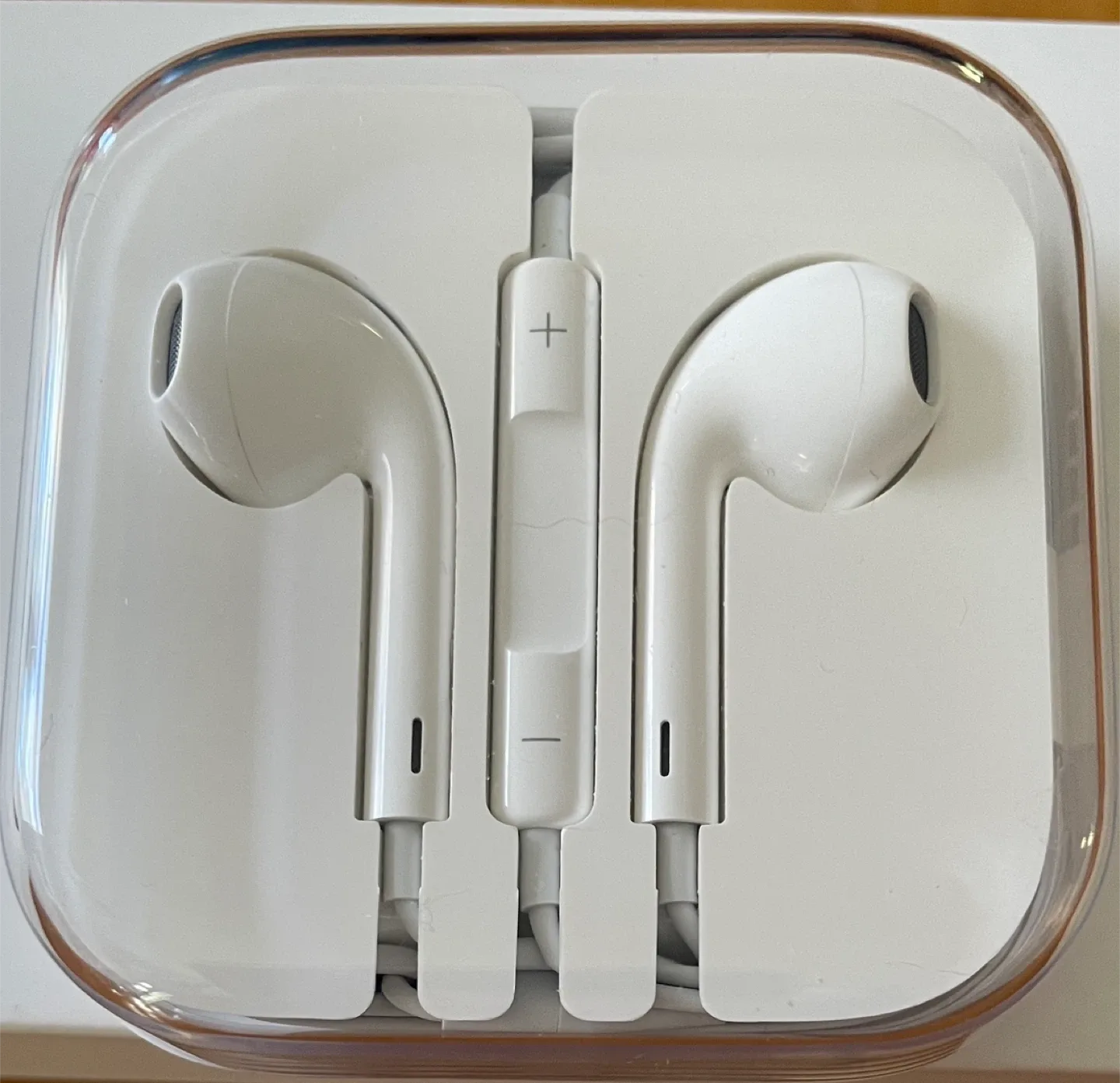 Apple EarPods with 3.5mm Headphone Plug - New thumbnail