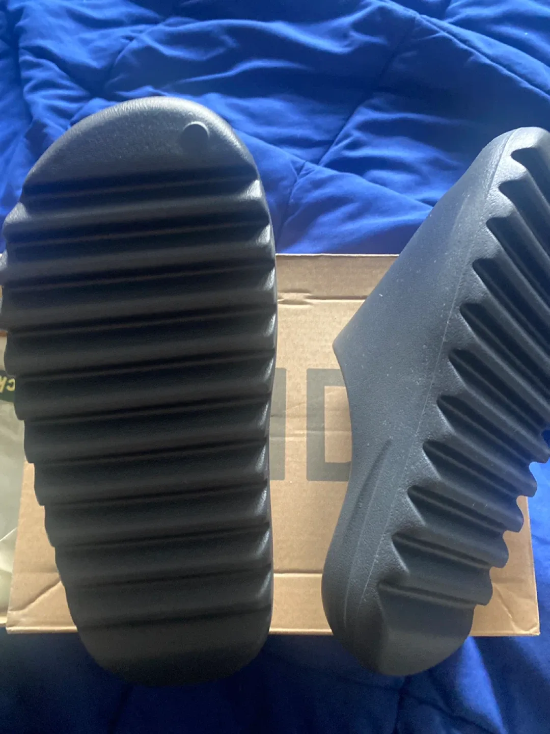 Adidas Yeezy Slide Onyx US 9 image indicator(2)