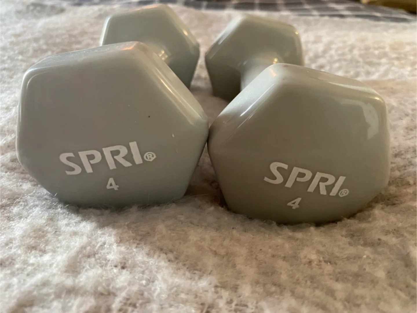 SPRI 4lb Dumbbells - Set of Two image indicator(3)
