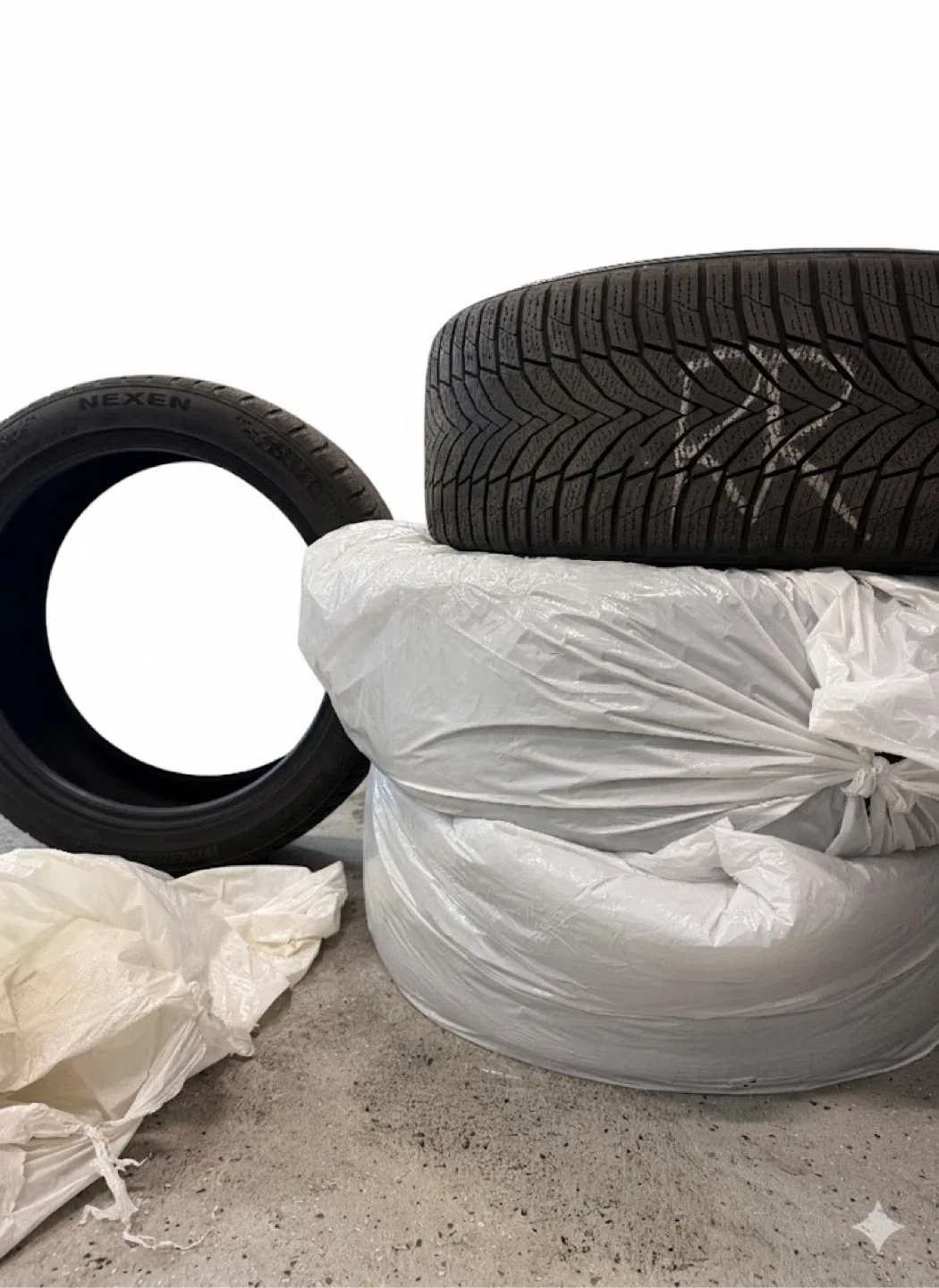 Nexen WinGuard WinSpike3 245/40R20 Winter Tire image indicator(2)