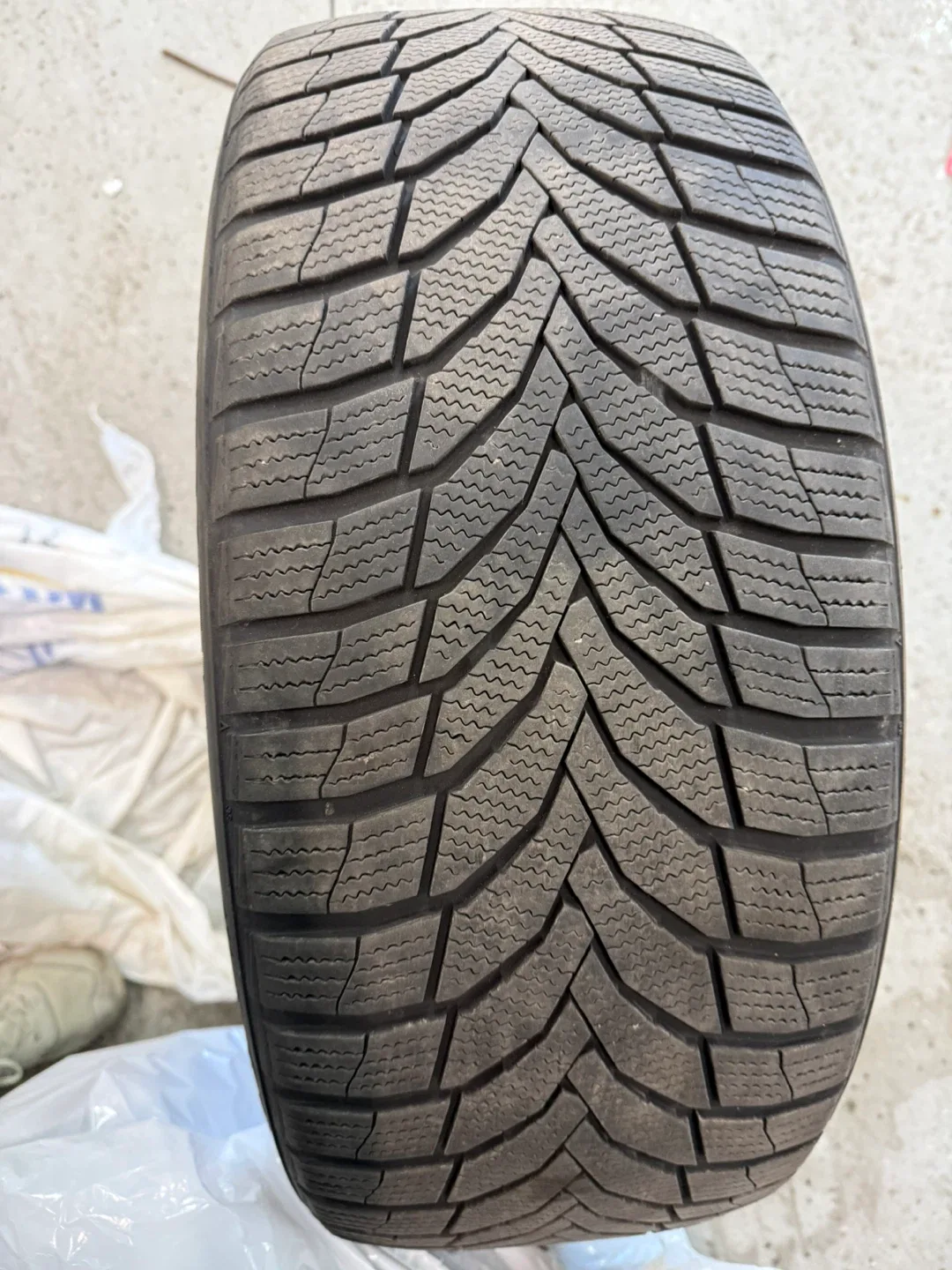 Nexen WinGuard WinSpike3 245/40R20 Winter Tire image indicator(3)