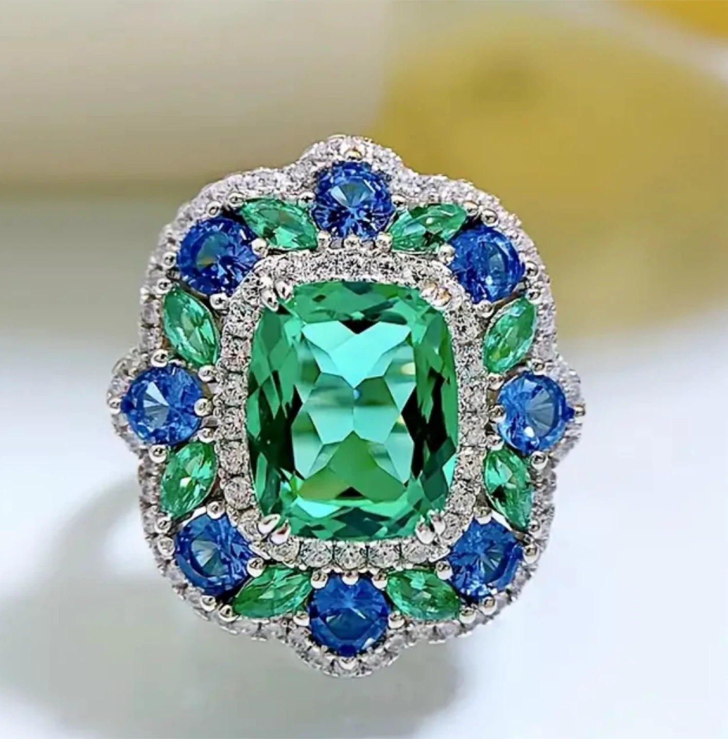 Beautiful Green Gemstone Ring! Size 7