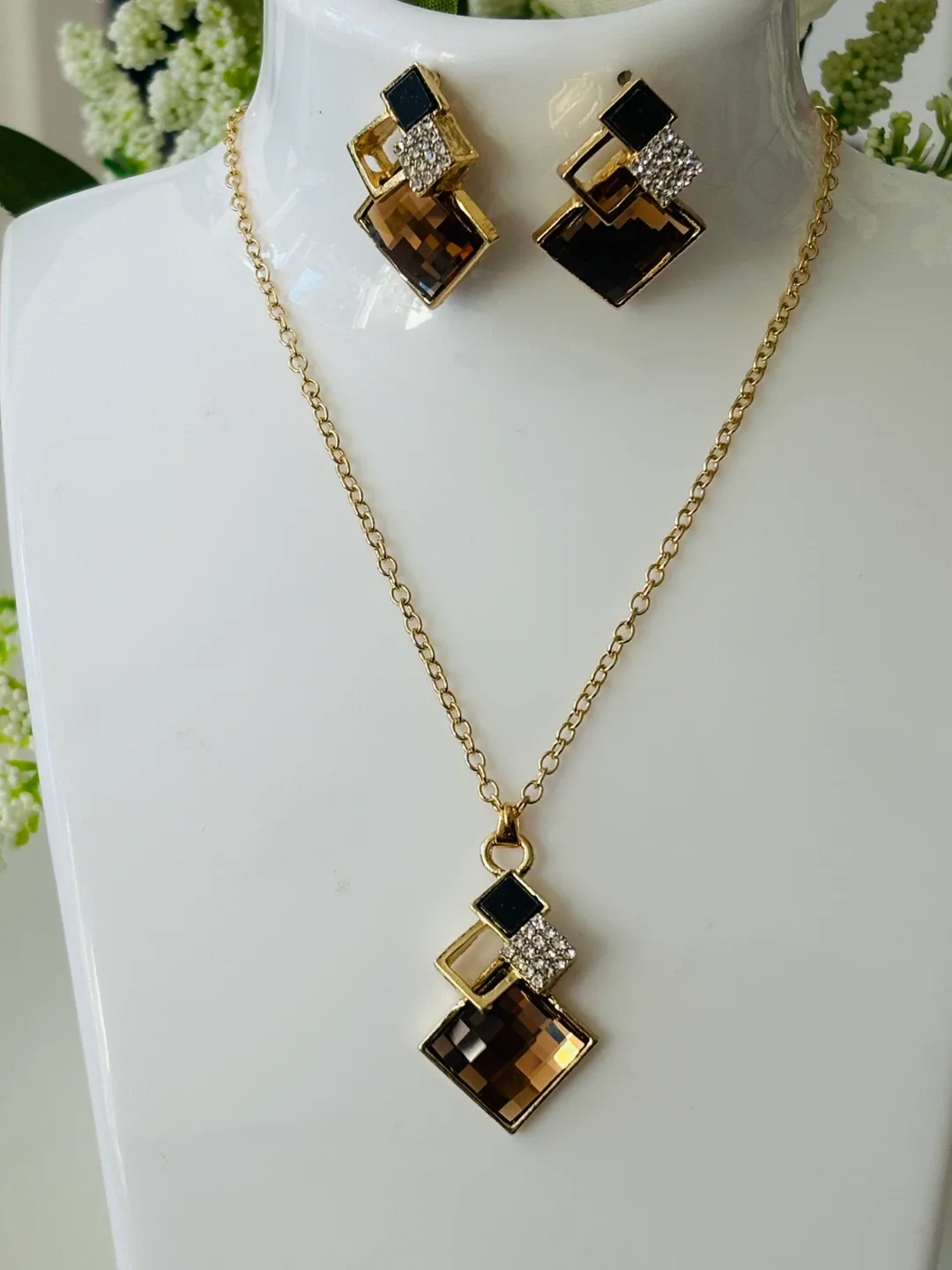 Beautiful Necklace & Earring Set - Brown & Gold image indicator(3)